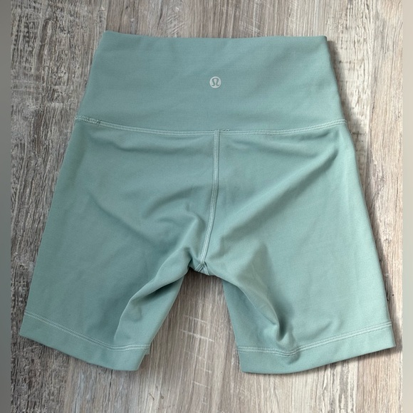 Lululemon Wunder Train High-Rise Short Size-4. - Picture 6 of 14